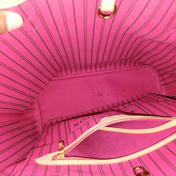 Louis Vuitton’s luxury leather bag - Picture 4 of 7